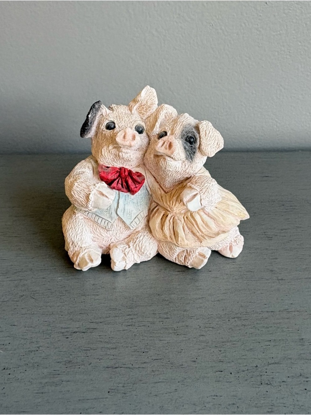 Stone Critters Pig & Piggy Couple Black White Spots Hugging Figurine 2.5" VTG
